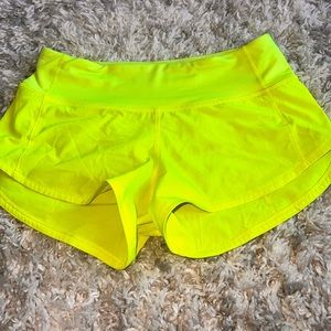 Super rare color!! Neon yellow!! In size 2!
